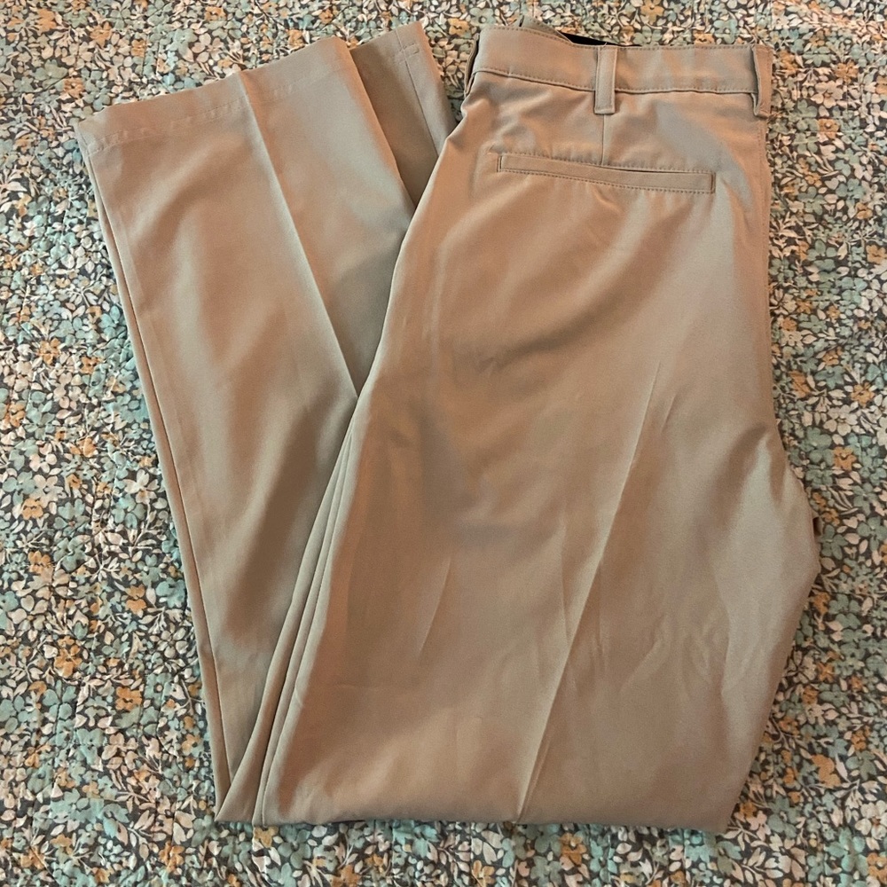 Mens Izod Golf pants 32 x 32.